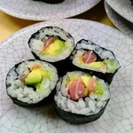 天下寿司 - ハワイ巻き：アボカドとマグロ
