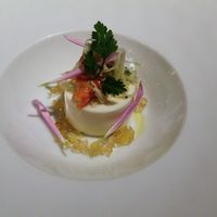 メゾン ポール・ボキューズ - カリフラワーのムースとタラバガニのデュオ　コンソメゼリー