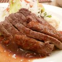 ステーキ＆ワイン シュバルージュ - お肉ボリュームあるよ