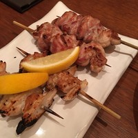 鳥雅 - やげん（手前）とそろばん（首肉）