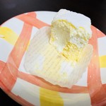 コンディトライ アキヤマ - チーズケーキチーズ 断面
