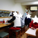 東京飯店 - 店内はぎゅうぎゅう