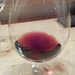 余市SAGRA - ドメーヌ・タカヒコ　ヨイチルージュ　アッサンブラージュ。（余市町登地区で栽培されたピノノワールとツヴァイゲルトレーベのブレンド)。