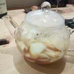 余市SAGRA - 刻んだ２種類のアップルティー。