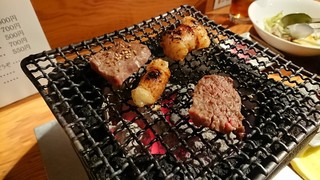 Sumibiyaki Kouchi Horumon - 丸腸と熟成上カクマク いい食べごろです。