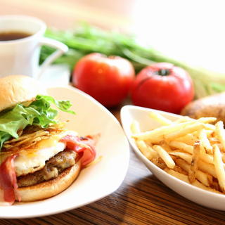 フルセット 3種類のバーガーからお好きなバーガーをお選びいただけます ハートフルバーガー 旧店名 フルールモンモン 福間 ハンバーガー 食べログ