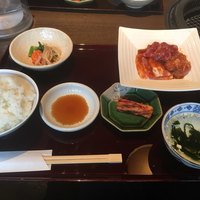 焼肉 大河 - 焼肉ランチ980円。写真はライス大盛、50円アップ