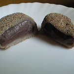 田中清月堂 - 芥子餅断面