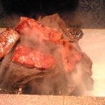 石焼＆ワイン イワタ - 名物の石焼ステーキ