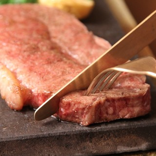 「広島牛」をはじめとした和牛をご堪能あれ。備長炭でじっくり。
