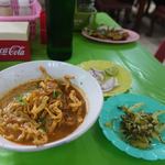 Khao Soi Lam Duan Fa Ham - 鶏肉のカレーラーメン　50バーツ（約175円）