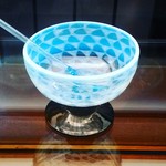 椿屋珈琲 有楽町茶寮 - ディスプレイの氷コップ。