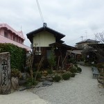 山越うどん - 食べ終わったら庭側から出ます