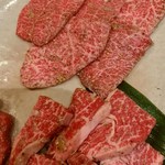 焼肉井とう - 赤み肉三種盛り
