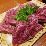 牛肉商 牛旬 三郎 - 奥:上ハラミ　手前:サガリ