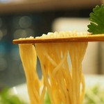 ソラノイロ トンコツ&キノコ - パクチースパイストンコツソバ950円