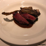 カーサ・デル・チーボ - コルベールの胸肉の真空調理ともも肉のコンフィ ソースポワブラード