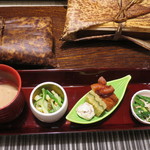 九兵衛旅館 - 前菜：胡麻豆腐、あさつきばんけ味噌、せりと鶏七味和え、子持ち昆布西京味噌漬け、カステラ玉子、いぶりがっこチーズ