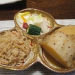 九兵衛旅館 - 長芋煮、鱈の子煎り、漬物（梅干し、庄内柿大根、白菜漬け、辛子きゅうり）