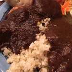 もうやんカレー - カレーは２種。左がポーク、右がビーフ。ライスは五分づき