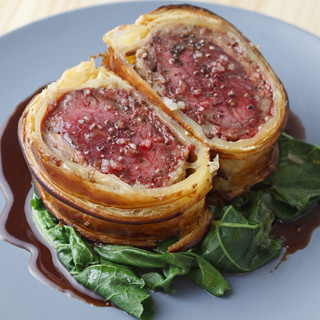 Iitoki's specialty [Beef, foie gras, and duck meat wrapped in pie]