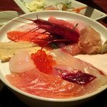 活魚旬彩 馬酔木 - 海鮮丼のネタはご飯の丼の上に別添えで