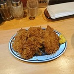 立呑み とんかつ まるや 新橋店 - 立ち呑みまるや ひれかつとカキフライ