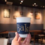 R Baker - ホットドリンクのカップ
