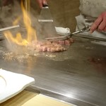 鐵 - シェフが目の前で焼いて下さいます。