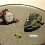 鮨 さかい - ◆鮑（唐津）、煮蛸・・・鮑は余計なお味付をせず本来の旨みだけで頂きますが、やわらかく美味しい。 煮蛸も柔らかい