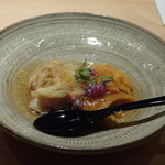 鮨 さかい - ◆毛蟹（噴火湾）と雲丹（厚岸）・・贅沢なコラボ。土佐酢のジュレがかけられていてます。 毛蟹は旨煮が濃厚ですし、雲丹も甘いこと。土佐酢のジュレのサッパリした味わいがよく合います。