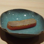 鮨 さかい - ◆自家製カラスミ・・完全に乾燥させるのではなく、しっとり感が残る仕上がりで好み。お酒がすすみますよ。(^^;)