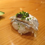 天寿し - １尾から４貫しか取れない太刀魚のハラス　炙りで・・・激ウマです