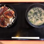 いただきさんの海鮮食堂 - フグフライ丼と付いている味噌汁