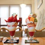 リヴェール二ツ坂 - いちごとマルカルポーネのパフェ＆1月限定パフェ Happy New Year フルーツいっぱいパフェ☆