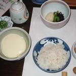 山里料理 葡萄屋 - 麦ご飯＆ひじき＆鰹そぼろ