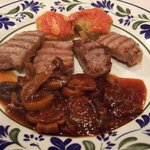 アリタリア - イベリコ豚のきのこソース朝鮮アザミ添え