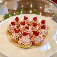 ル・トリアノン - イチゴのモンブラン@さっくりミニタルトにカスタードクリームと苺クリームがたっぷり