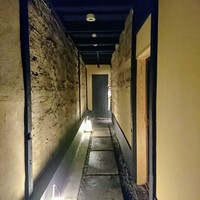 富小路 やま岸 - 素敵なアプローチです。