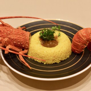 【昼もお楽しみ頂けます】ランチ限定メニュー「伊勢海老カレー」
