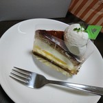 モントロー洋菓子店 - 紅茶とりんごのケーキ ¥350