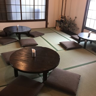 お座敷
                                  7〜12名様もしくはお会計44000円以上で貸切。