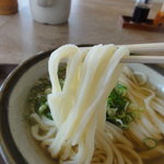 安並 - 麺は細めですが、かなりのコシと歯応えがあります。