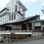 ホテルの中にお店があります