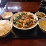 Chimman Rou - 牛スネと白菜と豆腐の醤油うま煮定食　750円　安っ！おかずもご飯も量がたっぷり！