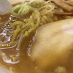 ra-memmutsumiya - 赤味噌ラーメン  大盛 950円 玉ねぎとニンニクで味噌を引き立てて美味いスープです。