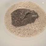 ル・ヴァンキャトル - ヒラスズキのヴァプール　トピナンブールとトリュフソース