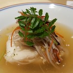 馳走 啐啄一十  - ⑬クエ(長く五島列島産・15日熟成)の椀
      　木耳と蕪と人参の針仕立て、羅臼昆布と鰹の出汁