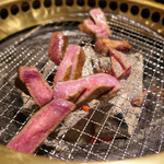 炭火焼肉 六本木 隆 - 厚切りトロタン塩