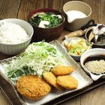 Yamaimono Ooi Ryouri Ten Kawasaki - 2種のフライと麦とろごはん定食